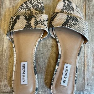 Steve Madden Snake Print Flat Sandals Size 7.5